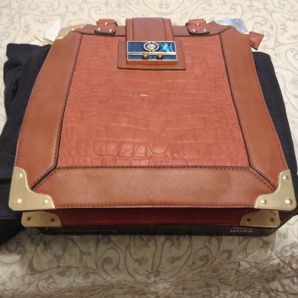 NWT Ladies Eralu Purse